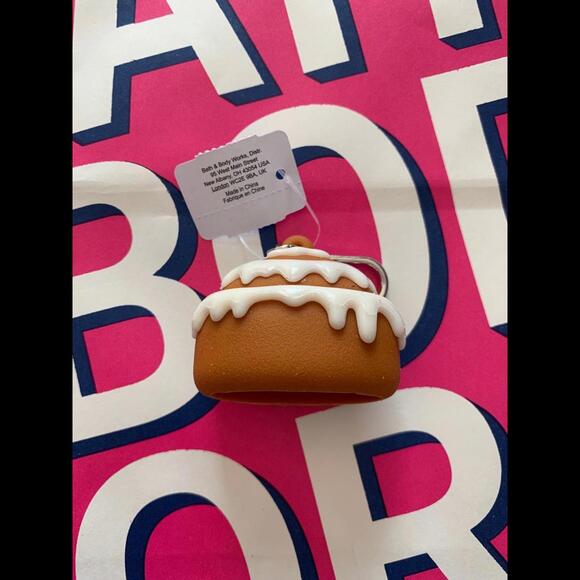 NWT Bath & Body Works Cinnamon Roll Pocketbac Holder - Picture 3 of 3